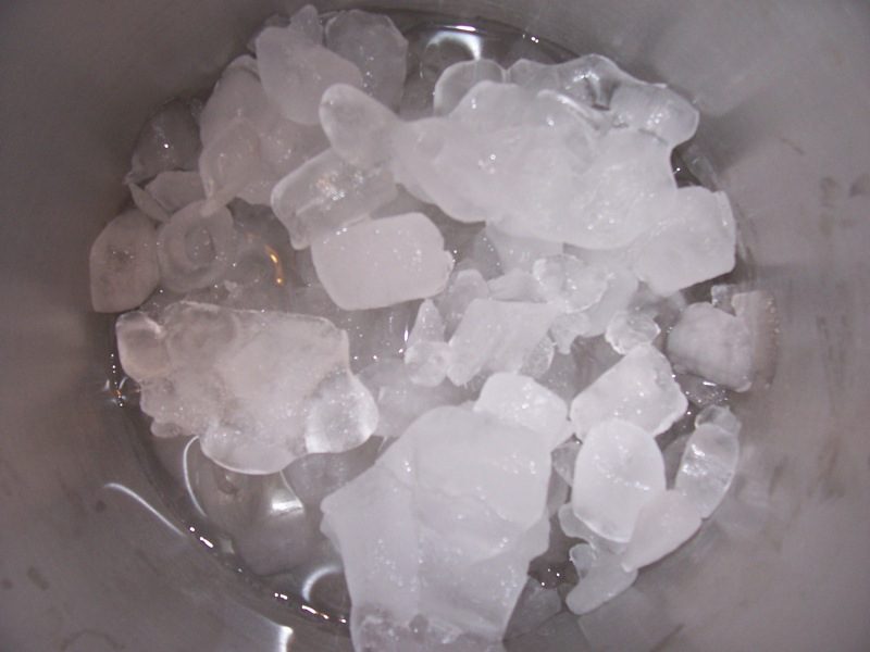 Cubo con hielo