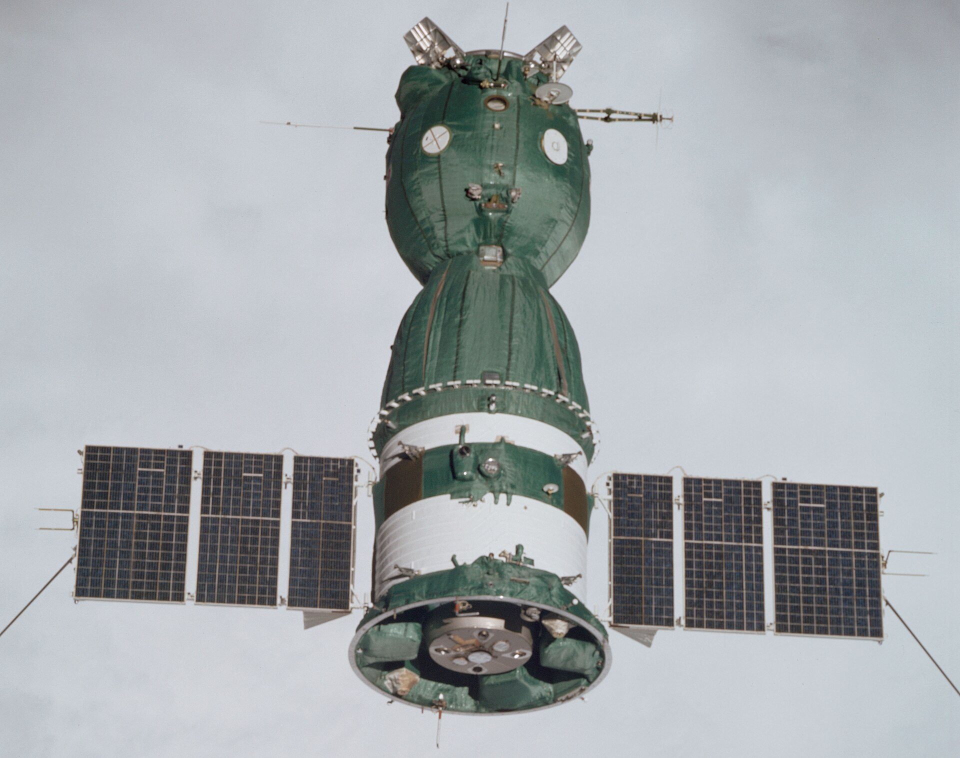 Apollo–Soyuz rendezvous in orbit