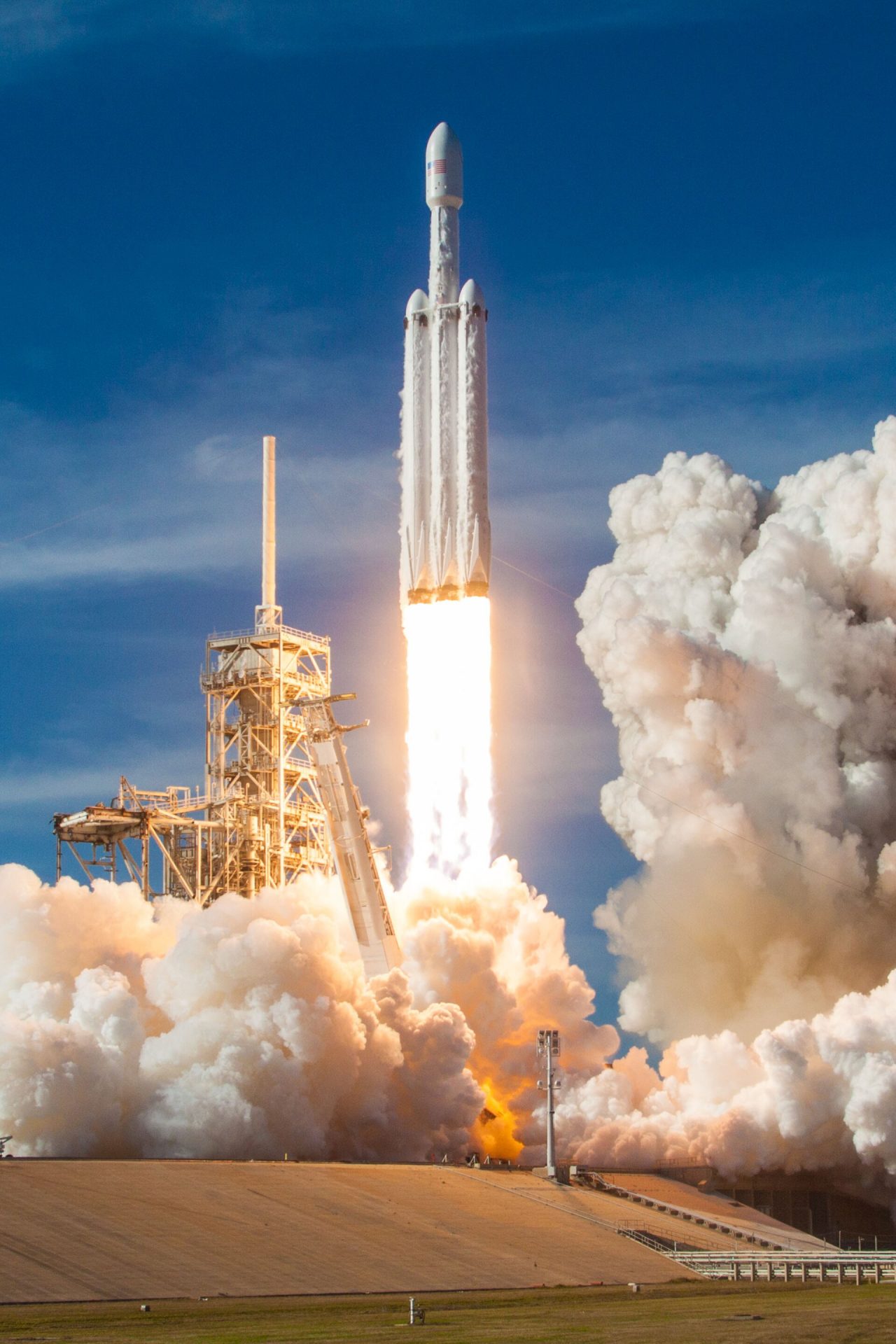 Falcon Heavy lifting off on its demonstration flight
