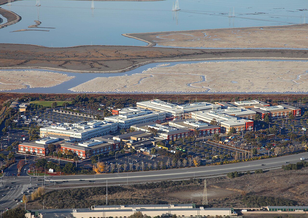 Facebook headquarters in Menlo Park (cropped)