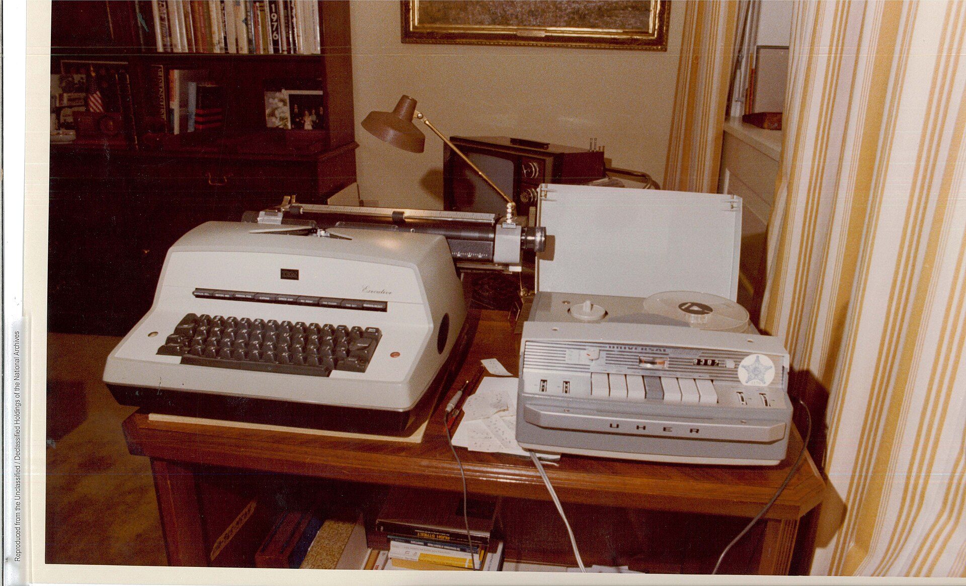 Exhibiciones del caso Watergate: grabadora y máquina de escribir, página 1