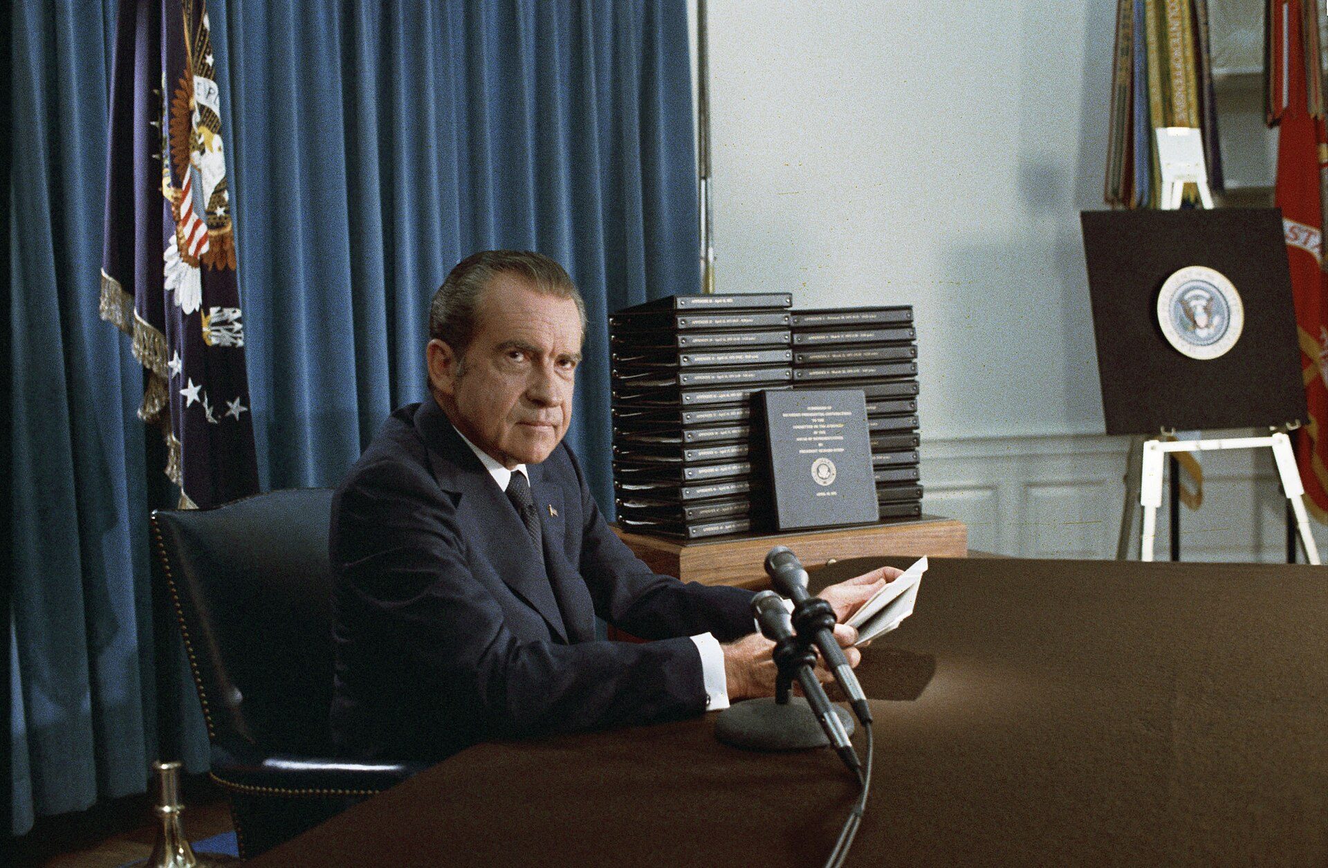 Nixon con las transcripciones editadas de las cintas