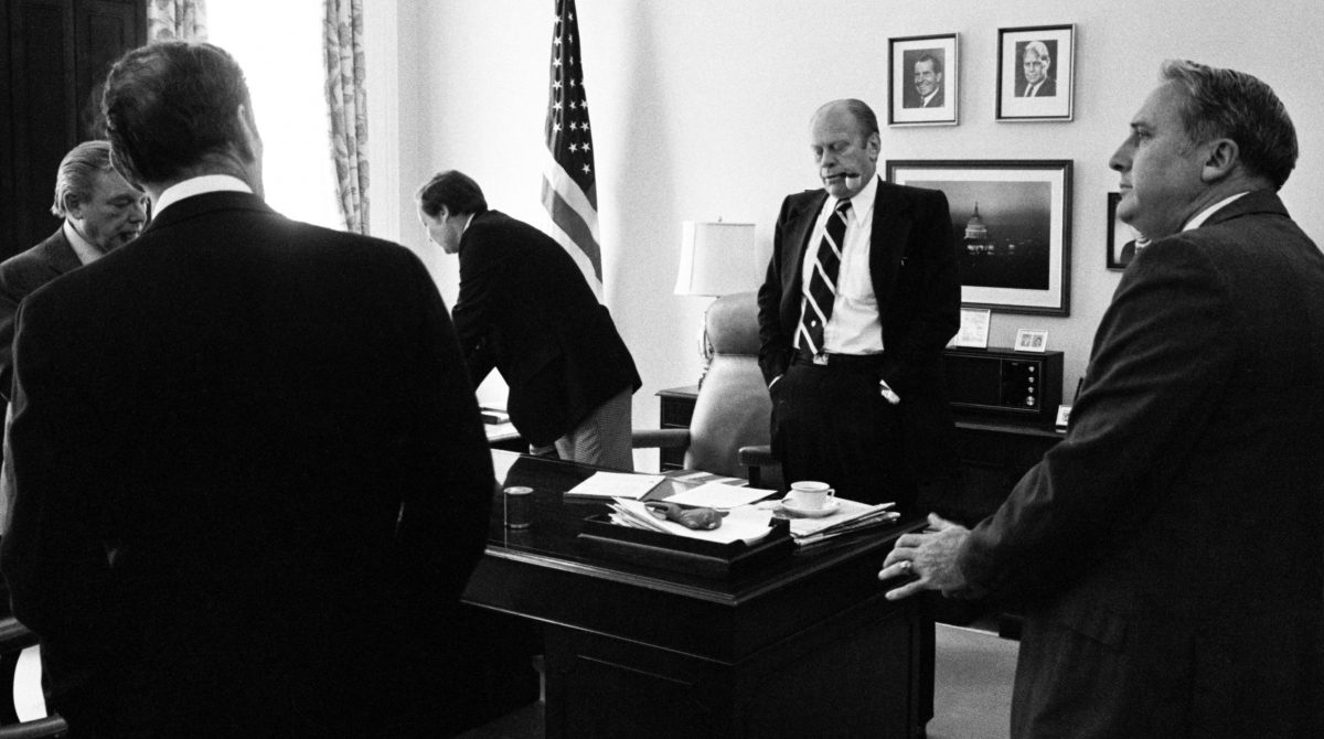 Gerald Ford tras firmar el indulto a Nixon